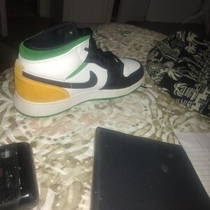 Nike Women's Shoes - Black, White, Green, Yellow